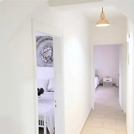 Coastal Getaway: 2 For Up To 14 Guests! Light-flooded And Spacious 라르나카