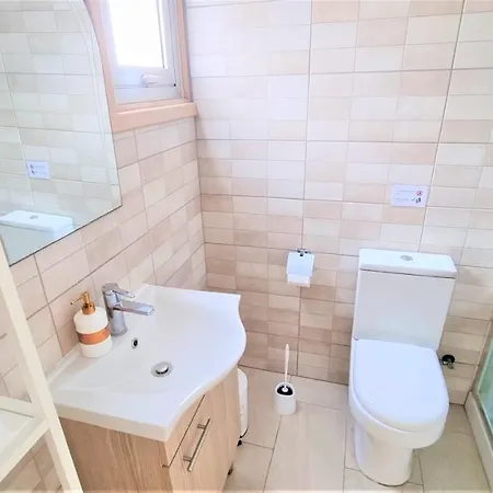 Coastal Getaway: 2 For Up To 14 Guests! Light-flooded And Spacious 라르나카