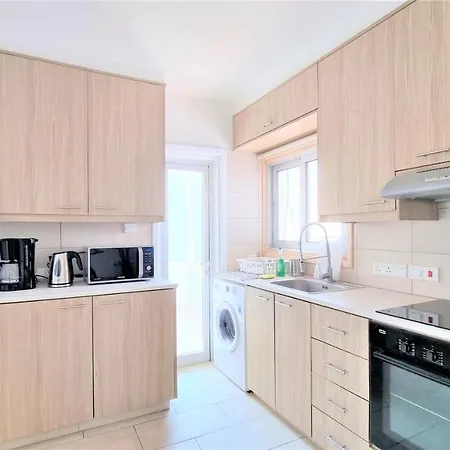 Coastal Getaway: 2 For Up To 14 Guests! Light-flooded And Spacious * Larnaca