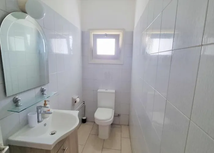 Coastal Getaway: 2 For Up To 14 Guests! Light-flooded And Spacious Apartmán Larnaca