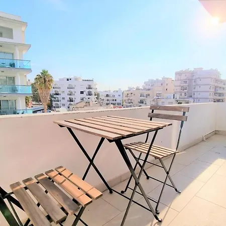 Coastal Getaway: 2 For Up To 14 Guests! Light-flooded And Spacious Apartament