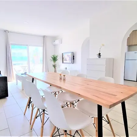 Coastal Getaway: 2 For Up To 14 Guests! Light-flooded And Spacious Apartment *