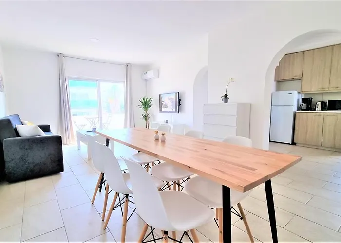 Coastal Getaway: 2 For Up To 14 Guests! Light-flooded And Spacious Appartement *