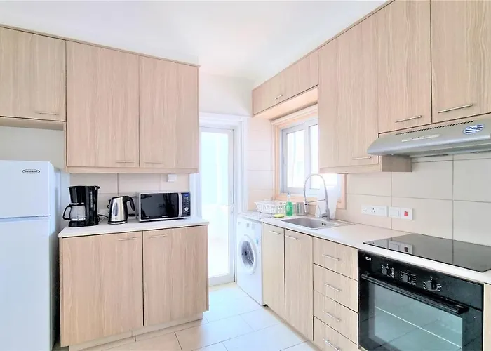 Coastal Getaway: 2 For Up To 14 Guests! Light-flooded And Spacious * Larnaca