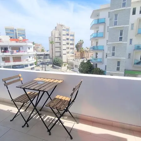 Lägenhet Coastal Getaway: 2 For Up To 14 Guests! Light-flooded And Spacious