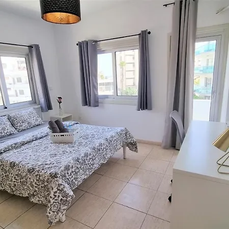דירה Coastal Getaway: 2 For Up To 14 Guests! Light-flooded And Spacious