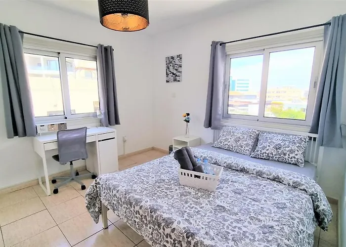 Coastal Getaway: 2 For Up To 14 Guests! Light-flooded And Spacious Larnaca